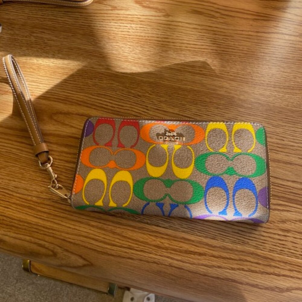 LONG ZIP AROUND WALLET IN RAINBOW SIGNATURE CANVAS (COACH CA720) GOLD/KHAKI MULT